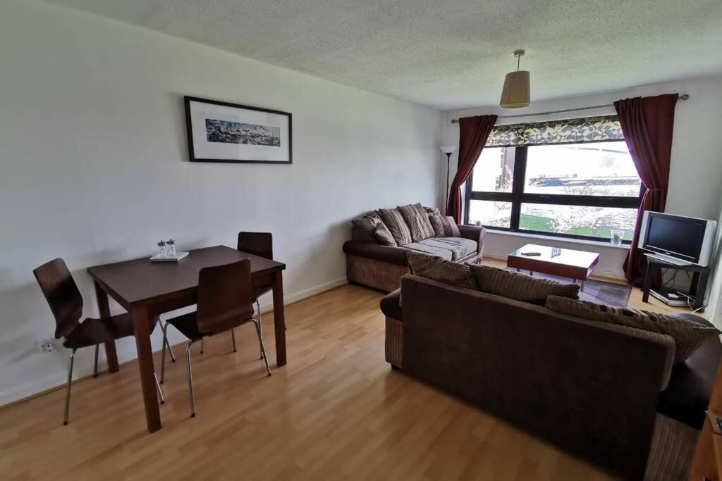 Riverview Apartment กลาสโกว์ ภายนอก รูปภาพ